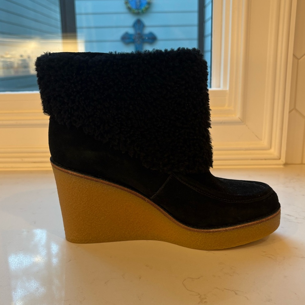 NWOT UGG Coldin Black Suede Wedge Boots with Tan Sole & Sherpa Collar. Size 10. - Picture 5 of 11